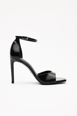 CARLOTA Black Sandal