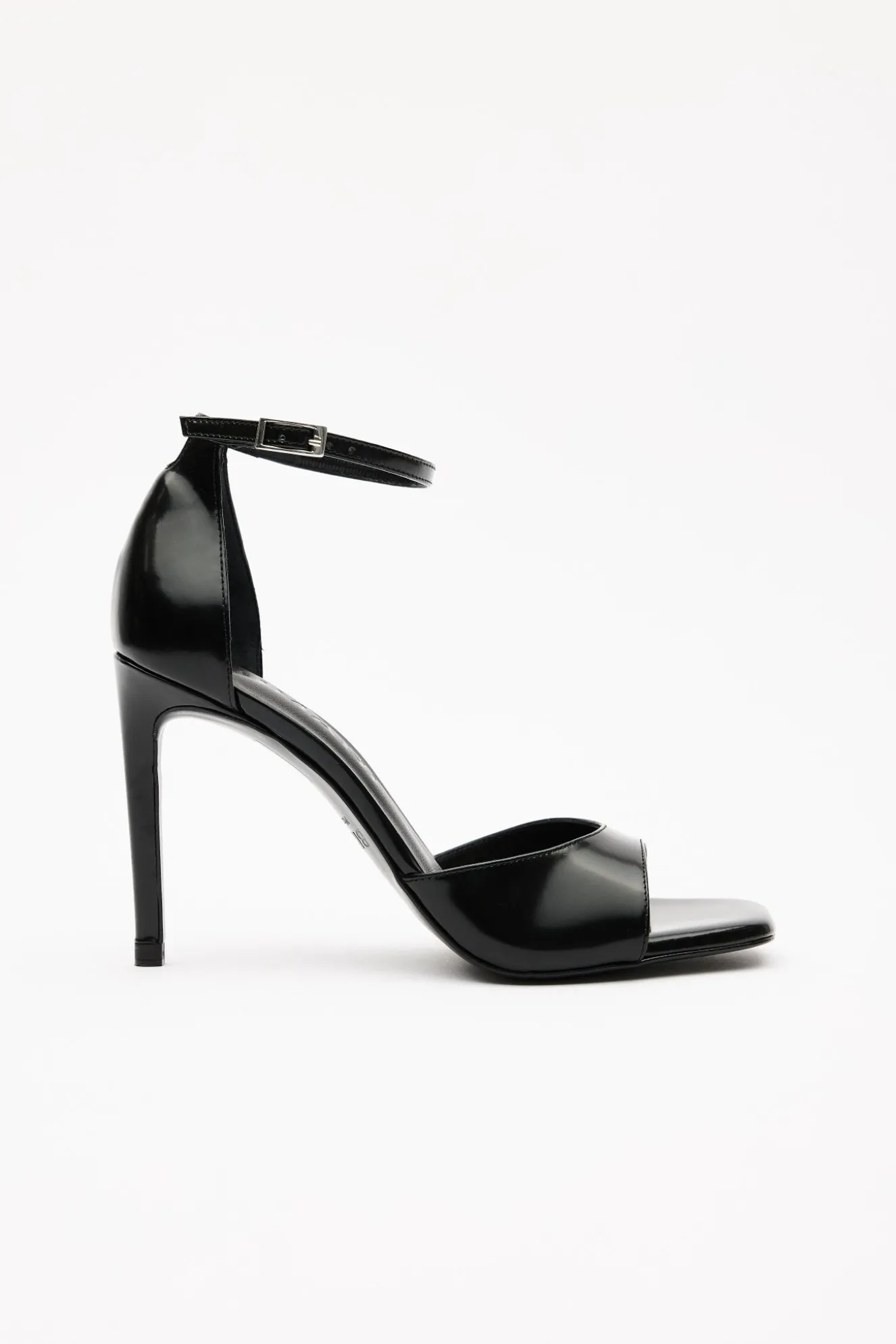 CARLOTA Black Sandal