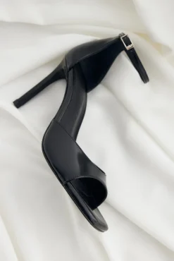 CARLOTA Black Sandal
