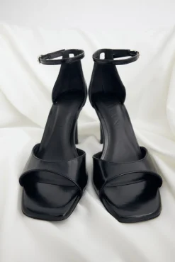 CARLOTA Black Sandal