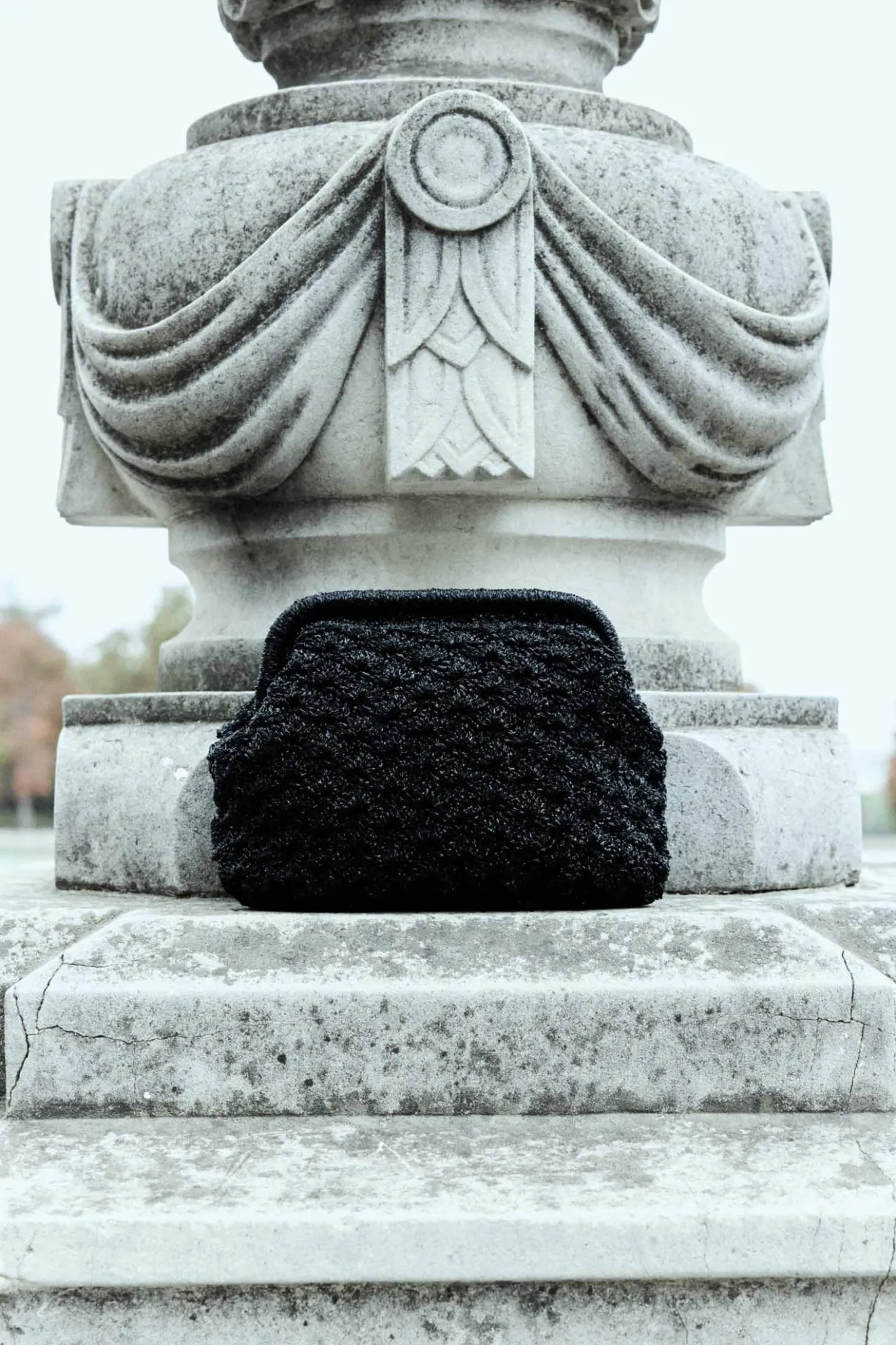 GRACE Clutch Black