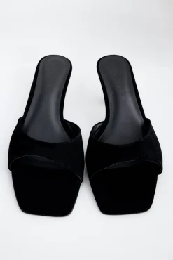 JUANA Black Sandal